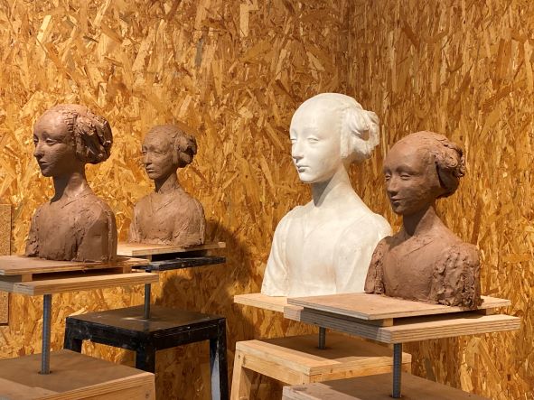 travail en cours des stagères